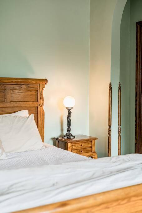 Appartement Peaceful Easy Feelings - King Sized Bed - Sleeps 2 à Lynchburg Extérieur photo