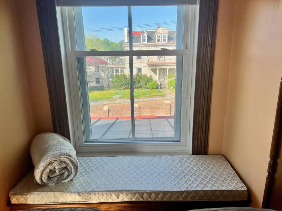Appartement Peaceful Easy Feelings - King Sized Bed - Sleeps 2 à Lynchburg Extérieur photo