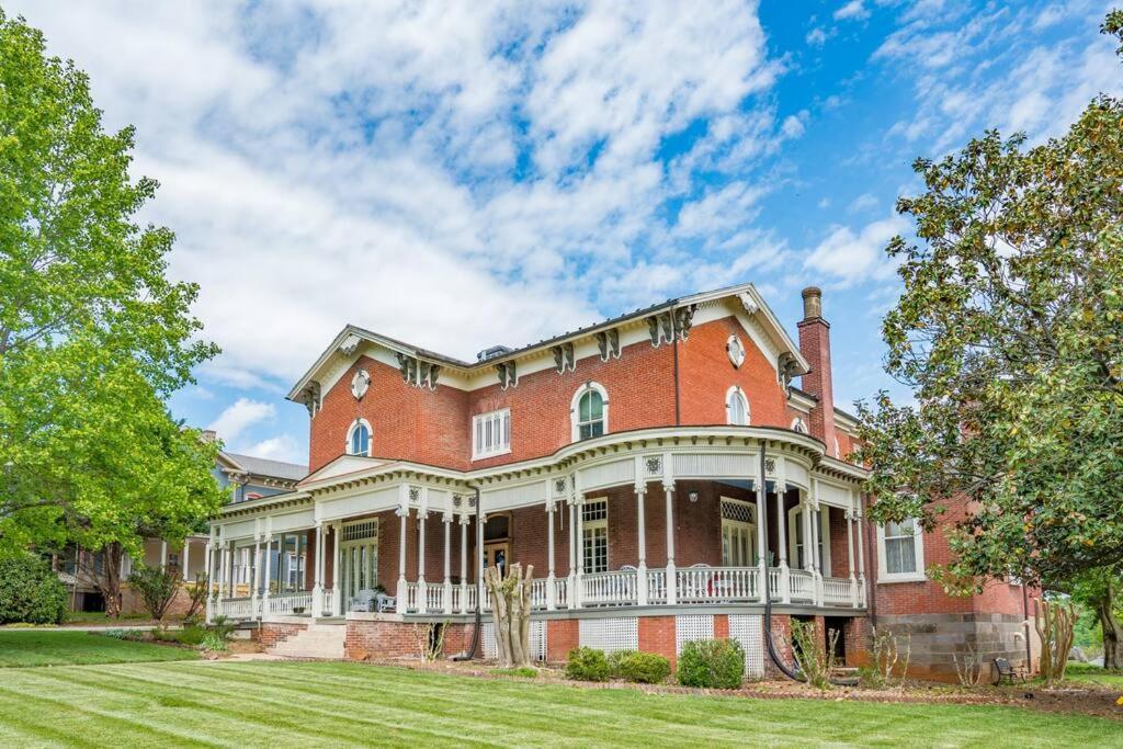 Appartement Peaceful Easy Feelings - King Sized Bed - Sleeps 2 à Lynchburg Extérieur photo